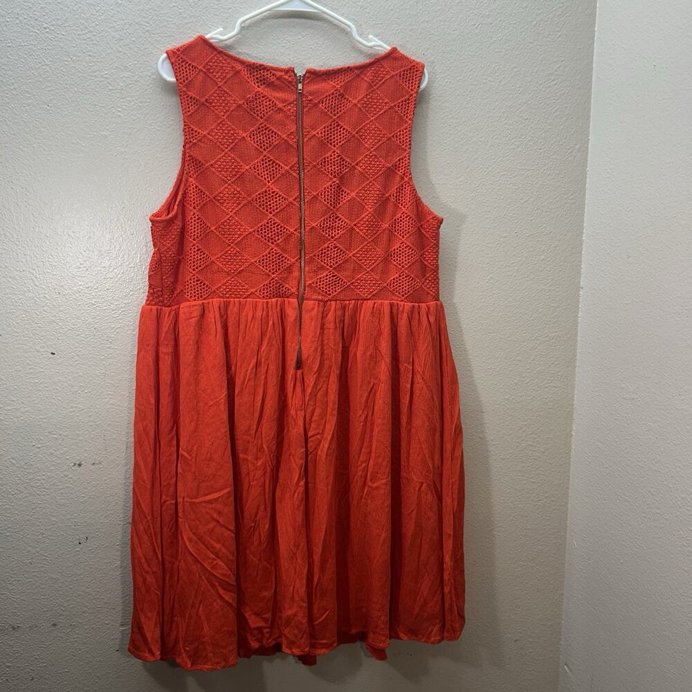 Plus Size Red Lace Bodice Sleeveless Dress - Picture 4 of 8